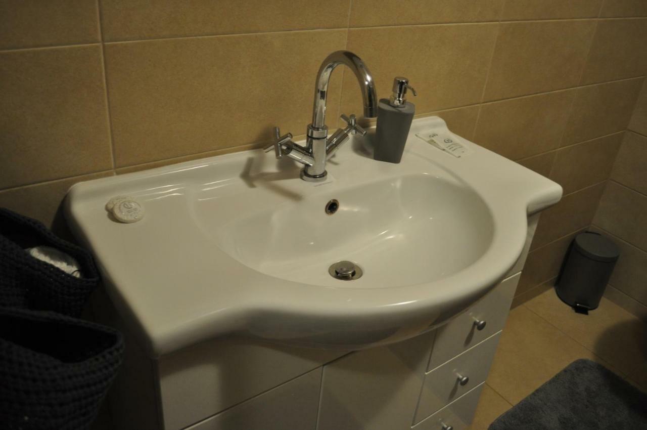 Sleep & Fly Apartment Otopeni Bagian luar foto